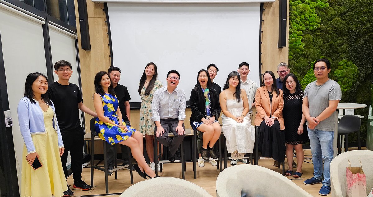 MayukiNPNP's tweet photo. Friendship in the Digital Age : How #GenAI is changing the game 

A night of discussion about ChatGPT usage in Singapore and Asia at a larger context and how we use Digital AI Assistant tools for different job scopes or roles. 

🧵🧵 1/4 https://t.co/m9n3F5kVPo