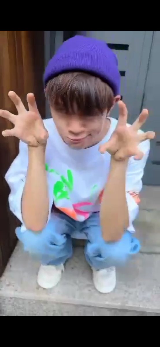 joshlabing11's tweet photo. hes trying to say that he wants cat as his representative emoji (real) https://t.co/uUX2vFCv76