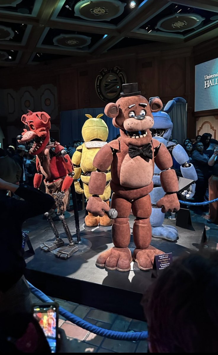 HHN🤣🗑️