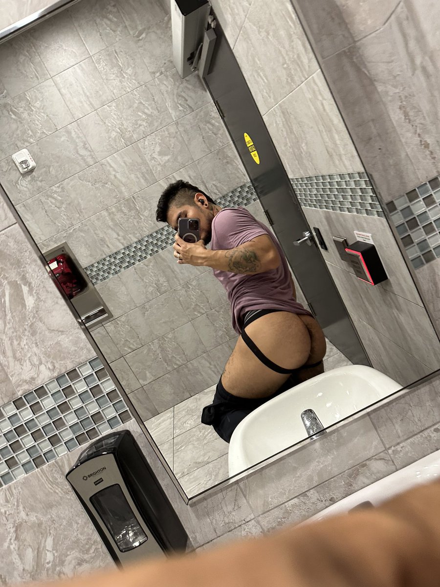 IszraXL's tweet photo. Si sabían que ir en jock el día de pierna es más cómodo? O pura puteria mía? Jajaja 😝😝😝 https://t.co/FHCemvKS9Z
