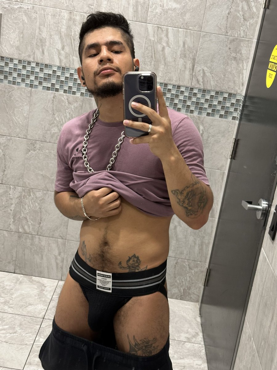 IszraXL's tweet photo. Si sabían que ir en jock el día de pierna es más cómodo? O pura puteria mía? Jajaja 😝😝😝 https://t.co/FHCemvKS9Z