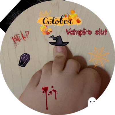 eggsatellite's tweet photo. #NuevaFotoDePerfil #VampireSlut FELIz OcTUUUUBRe coman calabaza https://t.co/HK7yvyJ0IS