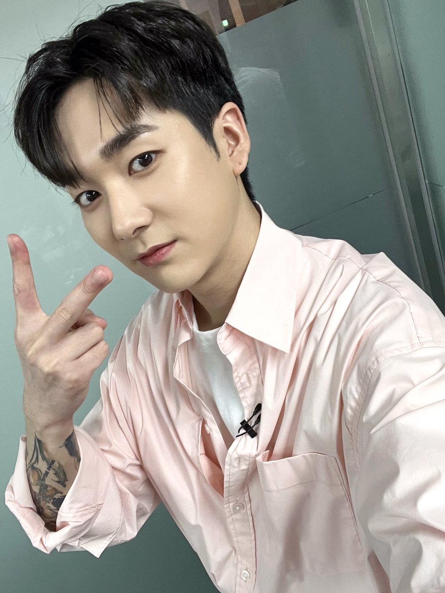 [NOTICE]
잠시 후 1시! ⏰
아리랑 <AFTER SCHOOL CLUB>에 #아론 이 출연합니다! 🩷

📺 youtu.be/9BXLdUs7xTU?si…

#AARON #곽아론