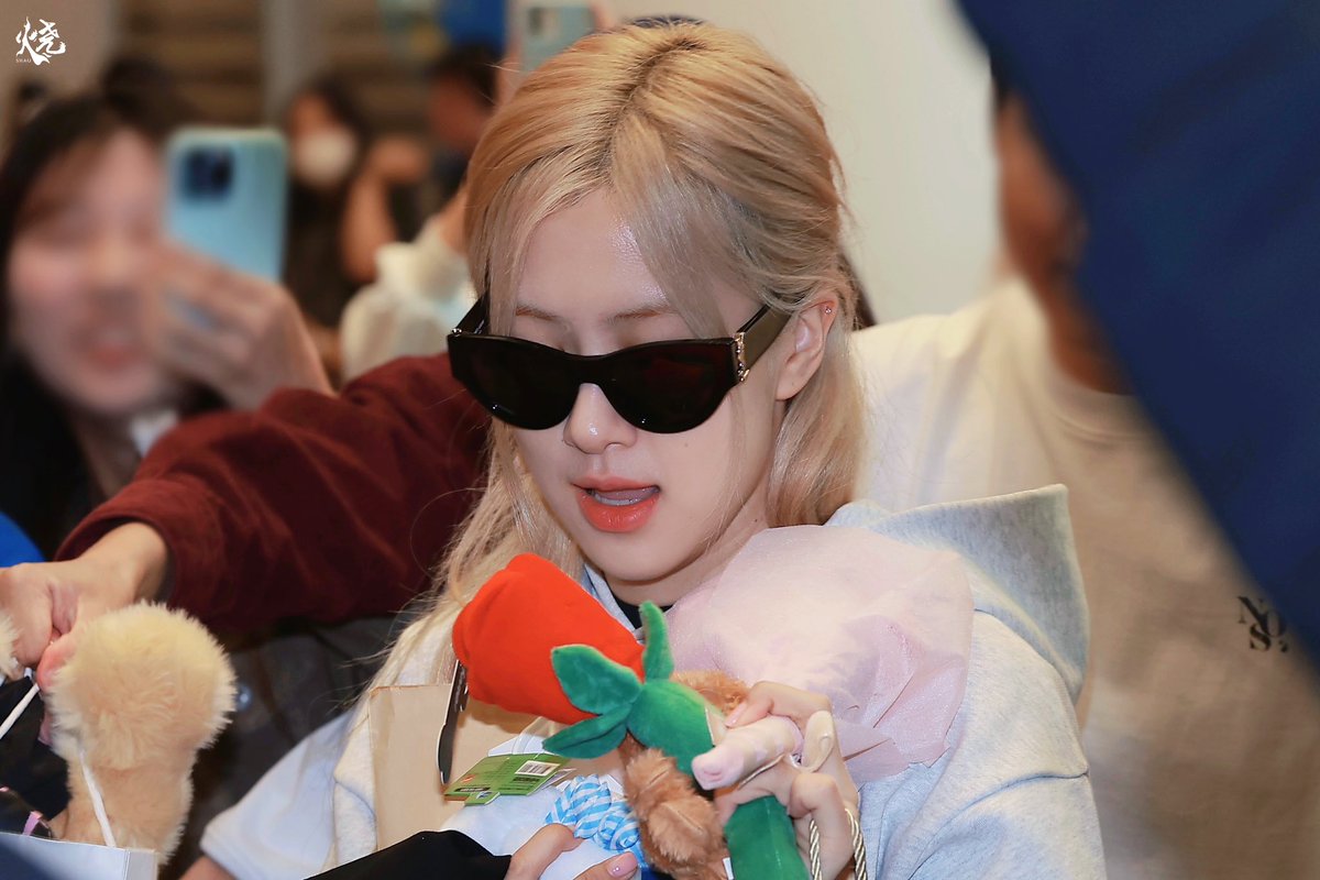fever_211's tweet photo. 231002  ICN

#블랙핑크 #로제  
#BLACKPINK #ROSÉ https://t.co/Sb2TNHuuKA