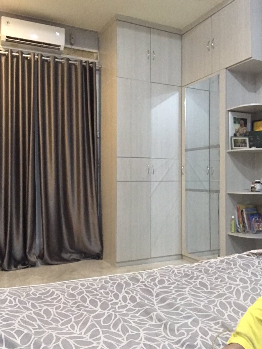 kprmst's tweet photo. Kalo kamar arza bara di bengkulu konsepnya modern minimalis, lengkap dengan lemari custom yg tingginya sampe langit(langit) dengan lantai granit khas rumah horang kaya dan ember terazzo kayak di villa-villa https://t.co/zLznzCIo1T