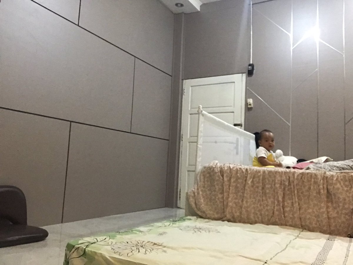 kprmst's tweet photo. Kalo kamar arza bara di bengkulu konsepnya modern minimalis, lengkap dengan lemari custom yg tingginya sampe langit(langit) dengan lantai granit khas rumah horang kaya dan ember terazzo kayak di villa-villa https://t.co/zLznzCIo1T