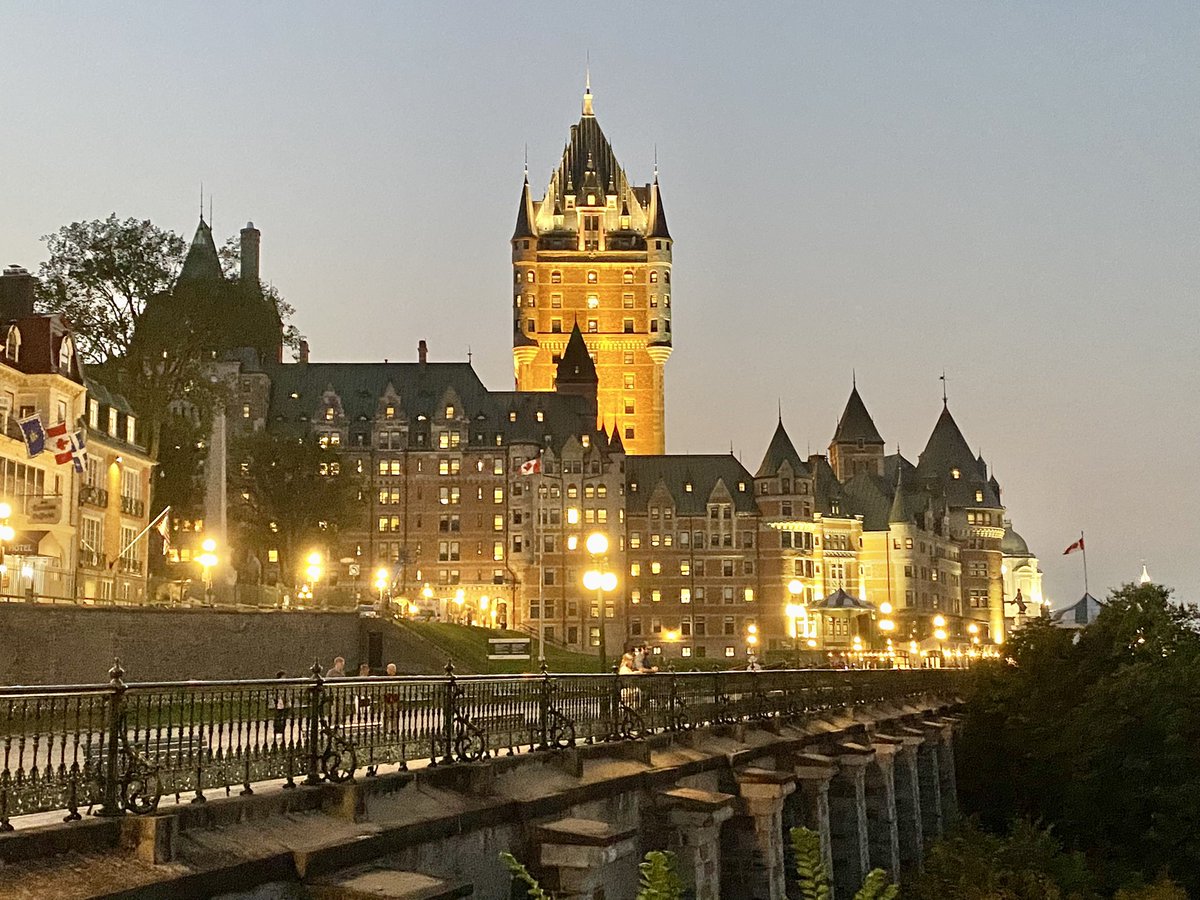 Les talents gastronomiques 🇫🇷 au Château Frontenac @Quebec⚜️! 👏 à l’Académie Culinaire de 🇫🇷! 🙏 Frédéric Cyr <a href="/FairmontFronten/">Fairmont Frontenac</a>, Olivier Perret <a href="/SofitelMontreal/">Sofitel Montreal</a> , <a href="/sebastienbaud/">Sebastien Baud</a> <a href="/franceinnyc/">Consulate of France in New York</a> , Pascal Guillotin, Jean-Louis Dumonet Maîtres Cuisiniers de 🇫🇷 <a href="/acfchefs/">ACF Chefs</a>