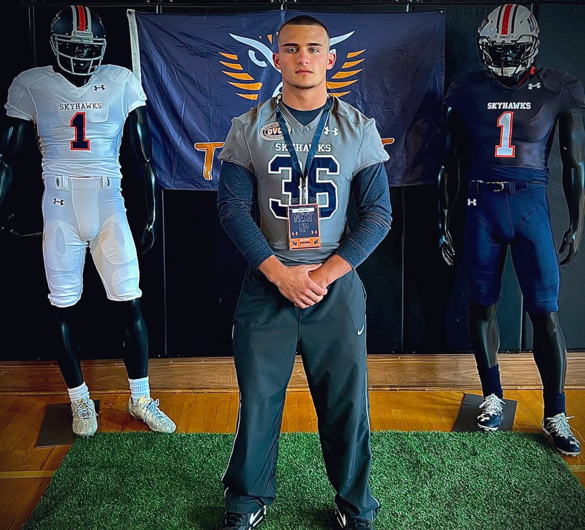 I’m more than thankful to attend another great visit to UTM &amp; to top it with a Skyhawk win. 
<a href="/CoachAClifton/">Antonio Clifton</a> , Thanks again for the invite 🤝. 
<a href="/JCraig_2/">JaVaughn Craig</a> @lmelo90 <a href="/PrepRedzoneMS/">Prep Redzone Mississippi</a> @CoachBoomerDSU <a href="/KevinSmithRB/">Kevin Smith</a> <a href="/CoachBahler/">Coach Will Bahler</a> <a href="/coach_gmeyer/">Greg Meyer</a> <a href="/bEmbryWV/">Brad Embry</a> <a href="/CoachChadCook44/">Chad Cook</a> <a href="/kemonhall_/">K.Hall</a> 
AG2G^