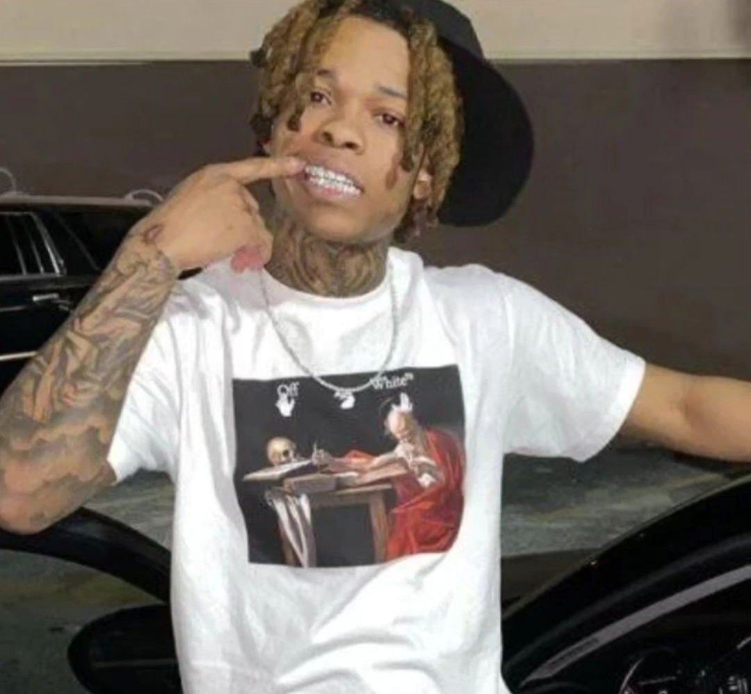 TCChroniclesLB's tweet photo. This guy... smh not YnwBortlen locked up for Witness Tampering The prosecution trying to get the attention off their bad behavior. #ynw #ynwmelly #melly #ynwbortlen #bortlen #Codefendant #CrimeNews #hiphop #rapper #Florida https://t.co/8OsBw4Mc6g