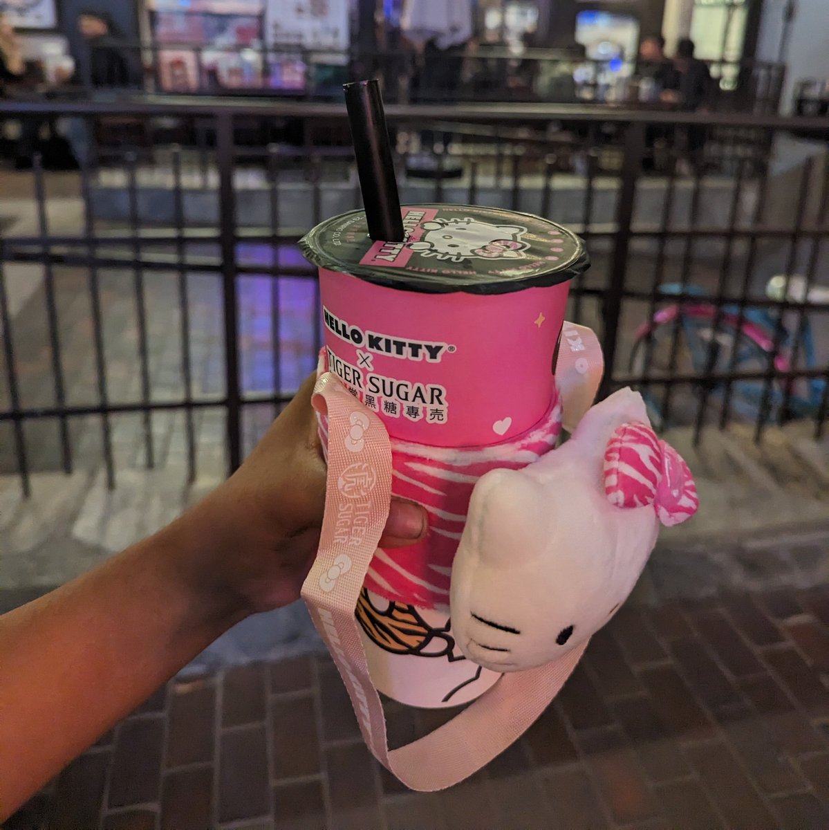strwbbyluv's tweet photo. hello kitty boba 🧋💕(⁠｡⁠･⁠ω⁠･⁠｡⁠)⁠ﾉ⁠♡ https://t.co/cU81bTWUej