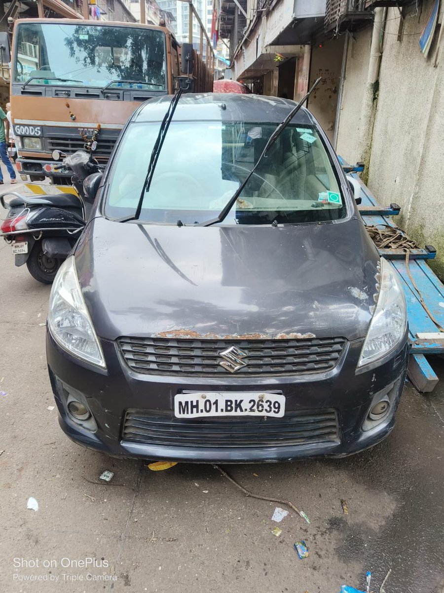 nchandan's tweet photo. @MTPHereToHelp @vproadpolicest1 @bjpmumbai @CPMumbaiPolice  this car is forcefully parked at corner of our shop and the owner is saying do whatever you can, car will not be moved. Please help as it create lots of inconvenience for business and people. https://t.co/745hK4jDnF