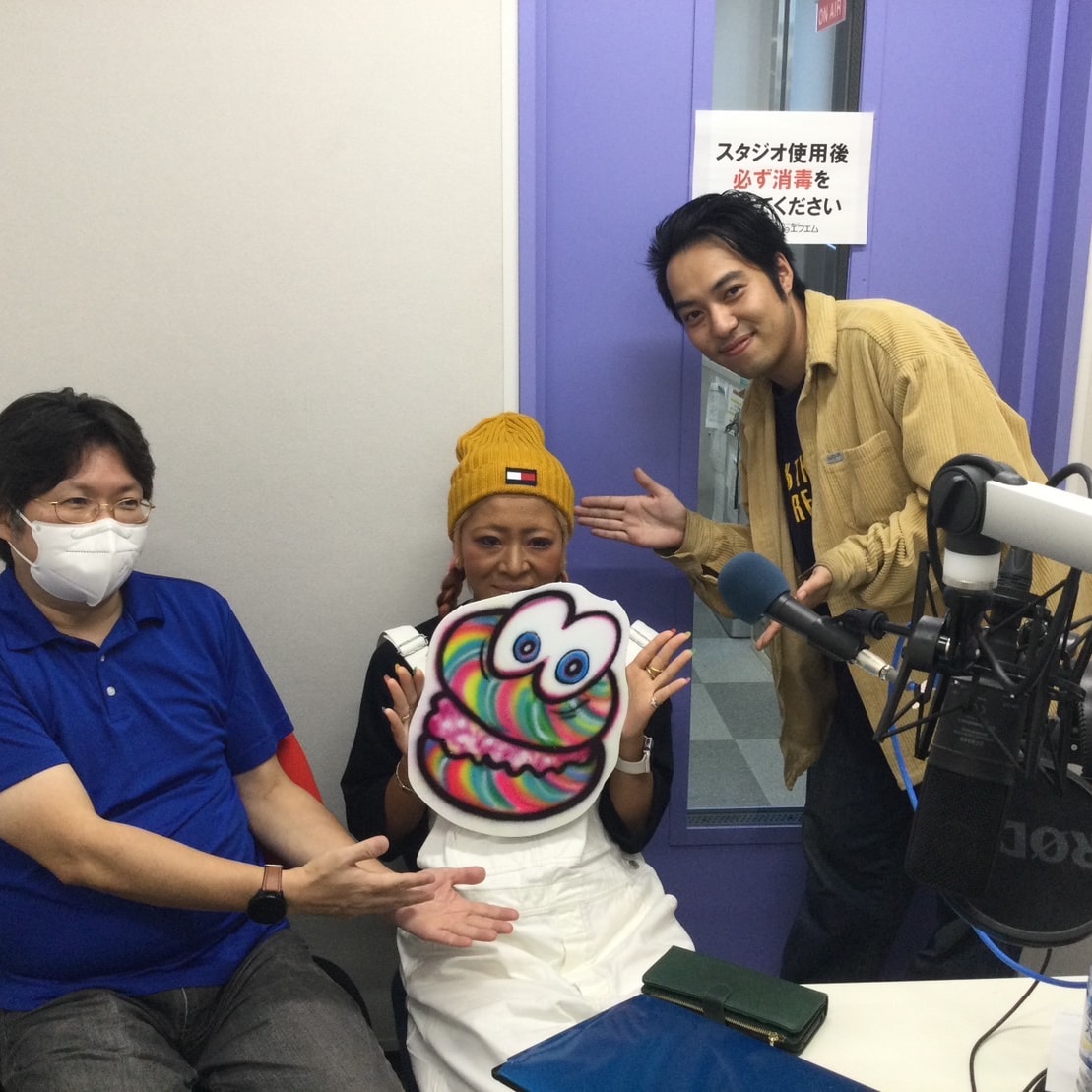 kitakamimarche's tweet photo. 収録でした📻
今回のゲストは、
Kapilina mahaloさんです🐰
色々と楽しいお話をしていただきました😍
放送は７日(土)12時30分～
再放送14日(土)12時30分～
宜しくお願いします📣
#ラジオ #キッチンカー #北上市 https://t.co/aI1GYCnL2S