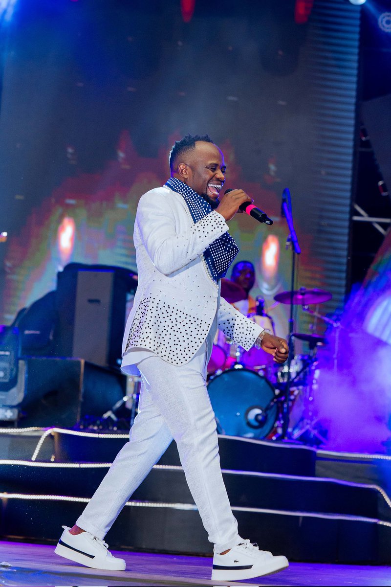 ritahpeck's tweet photo. David lutalo music #TheVoice #kinghimself ever  smart and clean  👌 https://t.co/s7bkcAMlQT