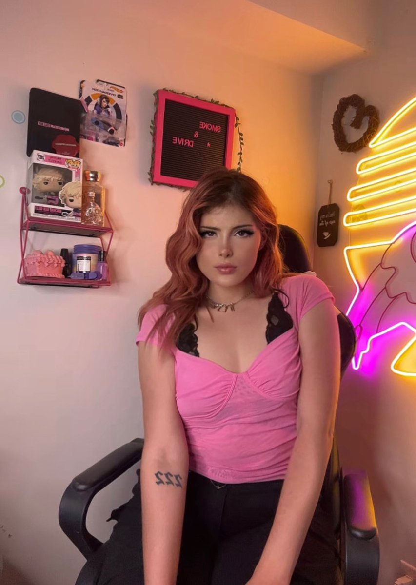 njcholee's tweet image. pretty in pink 🎀