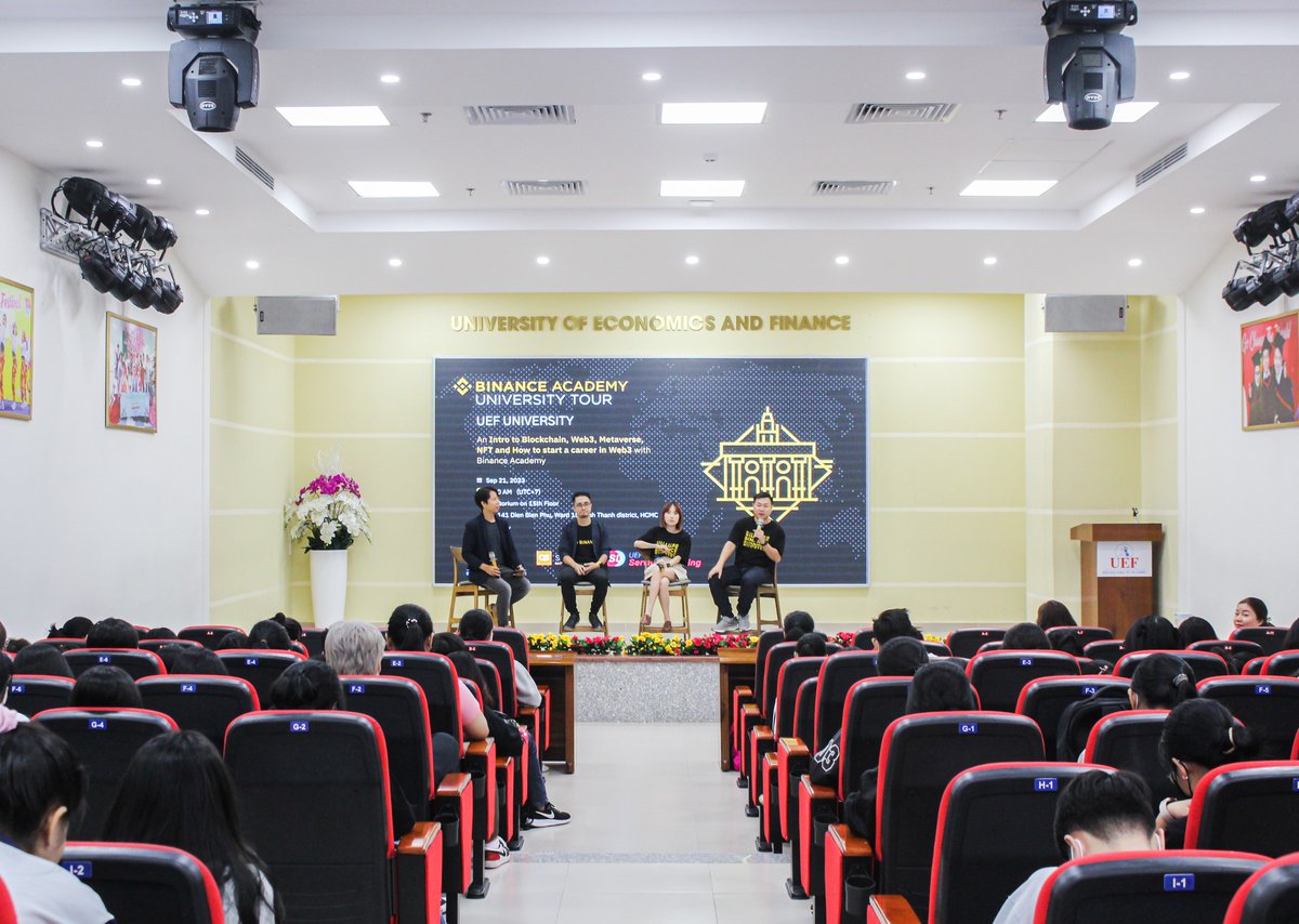 BinanceAcademy's tweet photo. Another successful workshop concluded with @binance_vietnam at UEF University in Vietnam, diving into the world of blockchain, Web3, and the metaverse with over 150 enthusiastic participants.

Huge thanks to all our eager learners! 🙌 https://t.co/5859j0Olhn