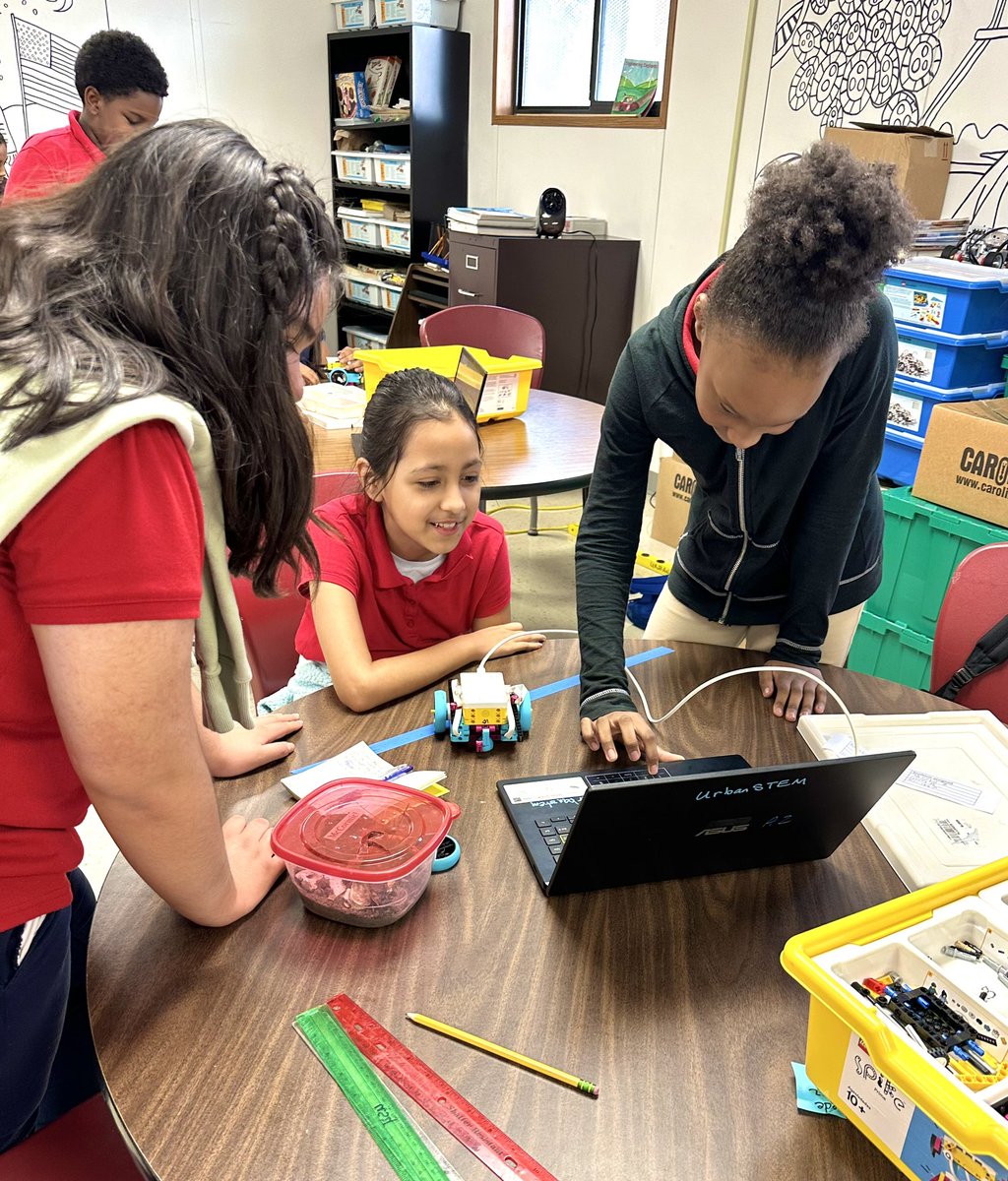 Ross STEM Magnet- Empowering the next generation of women. #STEMtastic  @PrincipalReed_ @ray4d_thebetsy @BetsyRossElem @TeamHISD @HISDChoice @HISDPolice @HISDFACE @houstongent @CherylW29734407 @MsOnFire2Nspir3 @RossWraparound @shecanSTEM