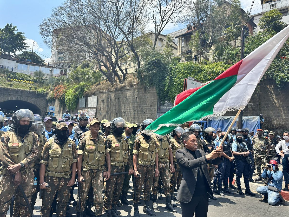 Yesterday was the International Day of Non-Violence, promoting mutual respect and understanding, justice, and the power of peaceful action. But police &amp; military violence stroke again in #Madagascar. Freedom of expression and the right to peaceful assembly and demonstration are
