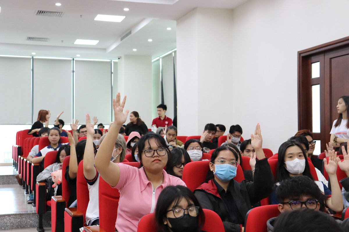 BinanceAcademy's tweet photo. Another successful workshop concluded with @binance_vietnam at UEF University in Vietnam, diving into the world of blockchain, Web3, and the metaverse with over 150 enthusiastic participants.

Huge thanks to all our eager learners! 🙌 https://t.co/5859j0Olhn