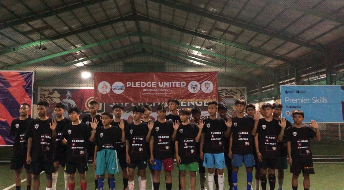 InspireJon's tweet photo. It was a joy to be able to host @annietrev The UK Minister for Asia Pacific and the UK Ambassador at a @inspireindo event where we highlighted the role football can have in empowering women and ending the cycle of violence against women and girls.  

@FCDOGovUK @UKinIndonesia https://t.co/cdLhF73QHW