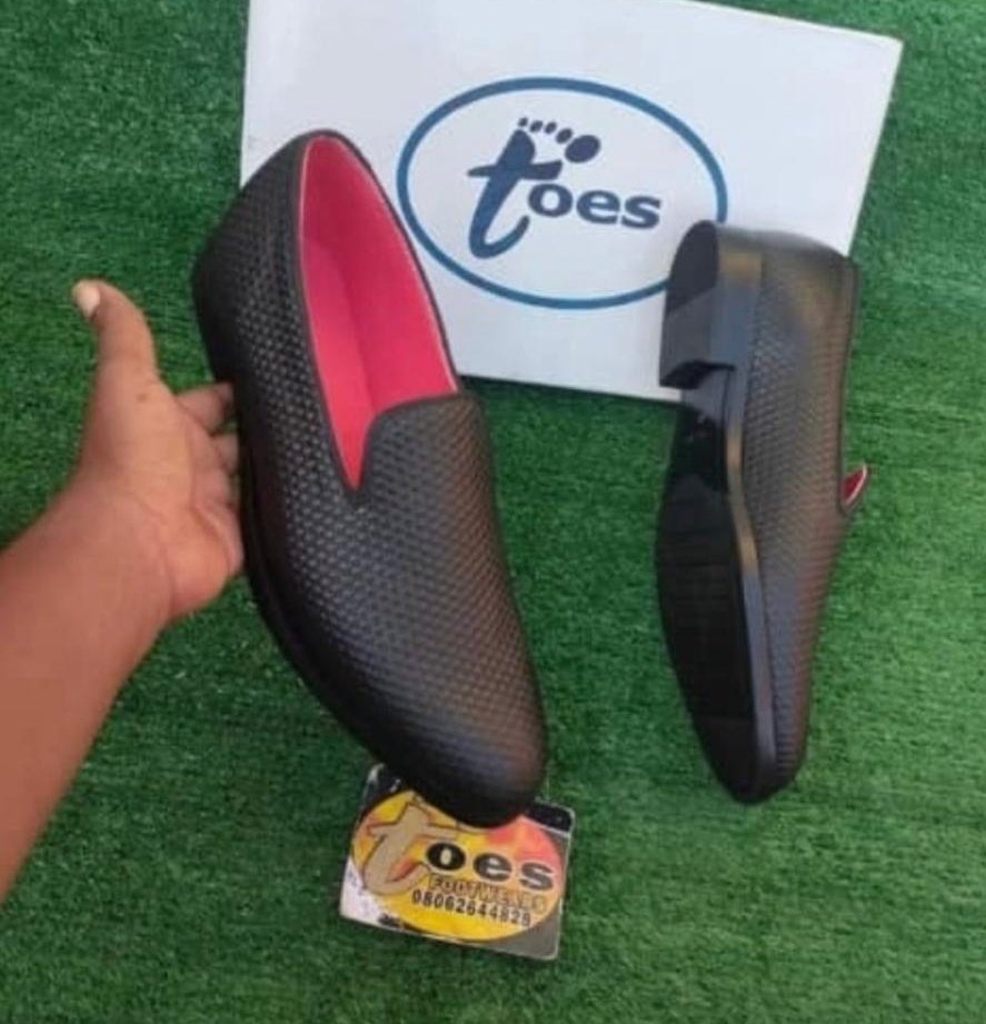 Celeb_Shoemaker's tweet photo. The least you can do for me right now is to retweet, I make nice footwears at affordable rate. My customers may be on your TL.
Currently in Lagos Nigeria.
Delivery Nationwide

Tinubu Erica Ceec LGBTQ #Percy https://t.co/mpSANzw5GX