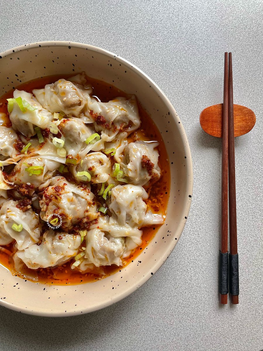 insecuristy's tweet photo. kalau temen-temenku lagi pada main ke tempatku, pasti aku buatin SPICY WONTON! 🥟
#ristyrecipy #makanmakin 

ini mudah banget dibuat, super sat set, rasanya enak dan semua pasti suka. dibikin dan dimakan rame-rame sambil ngobrol seru banget! 😆

step n resep di next tweet ya~ https://t.co/OrTK7M0n91