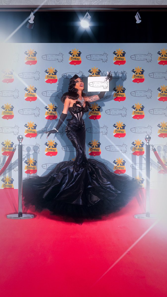 m1ssjadeso's tweet photo. If I am a star, the #SuSos made me show the star that I am. #TeamM1ssJadeSo 

#DragRacePH Old Hollywood Music Video Challenge S2E9 | RuBadge Winner

#DollShenanigans #DollDomination #Dollification #TeamJade https://t.co/749nUO61sv