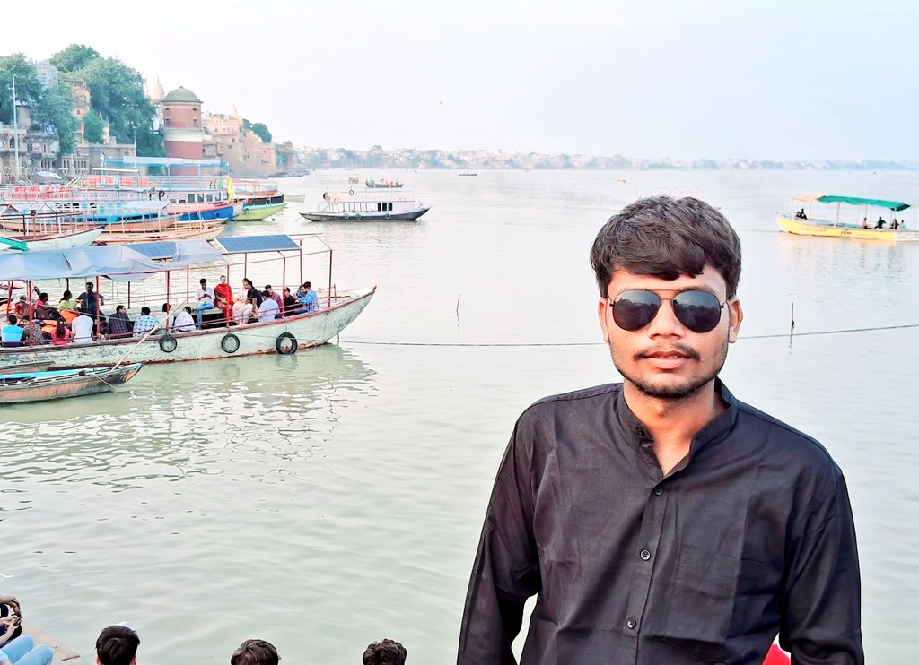 sundram6412's tweet photo. #banaras #GoodMorningEveryone https://t.co/oAcDswyfqJ
