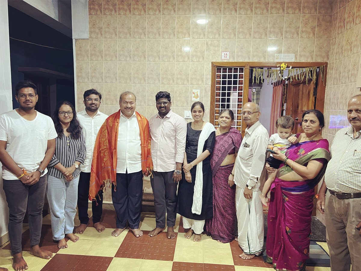 BPagadakula's tweet photo. At the time of visit to Shivamogga @chennibjp Shivamogga MlA, your kindness and hospitality makes us happy sir.. Thank you sir https://t.co/2ZQYxSJOH3