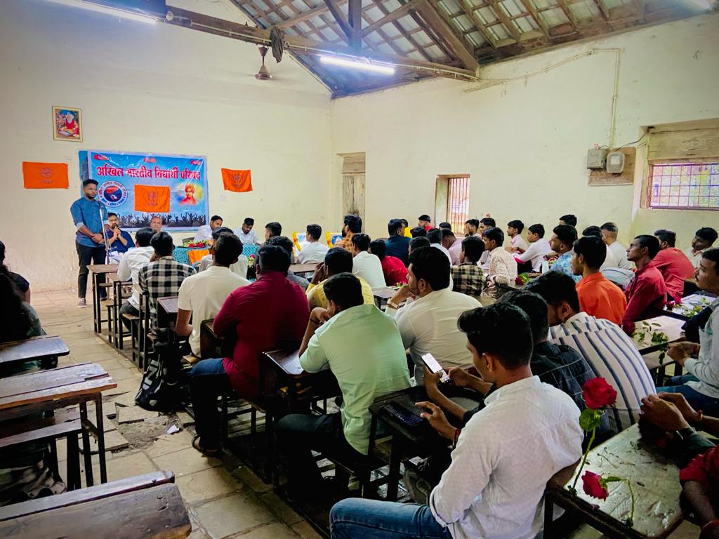AbvpPandharpur's tweet photo. अखिल भारतीय विद्यार्थी परिषद पंढरपूर येथे काल पंढरपूर जिल्हा समिती, तालुका संयोजक, पंढरपूर, माळशिरस, अकलूज करमाळा या शाखांची शहर कार्यकारणी व तसेच पंढरपूर जिल्यातील १८ कनिष्ठ व वरिष्ठ   महाविद्यालयांच्या अध्यक्षांची घोषणा करण्यात आली. https://t.co/FzxZspeXP4