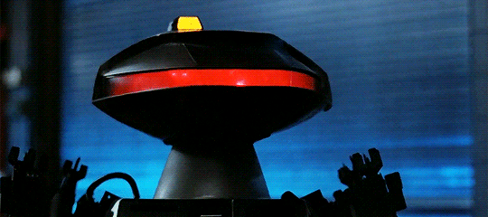 vhs_64's tweet photo. 🛒🤖 Chopping Mall (1986) - Security robots gone wild in a shopping mall after hours, mixing chaos with hearty laughs! https://t.co/NPjkKvpim4