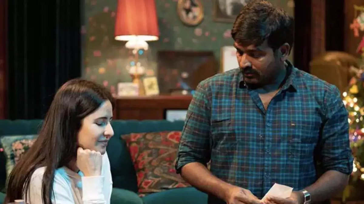 🚀 Get ready for an early Christmas treat! 🎅🎥 #MerryChristmas, starring Vijay Sethupathi and Katrina Kaif, is coming to theaters on December 8th instead of the 15th! 🎉🍿 Mark your calendars for this exciting cinematic experience! 🎬🤩 #VijaySethupathi #KatrinaKaif #MovieBuzz