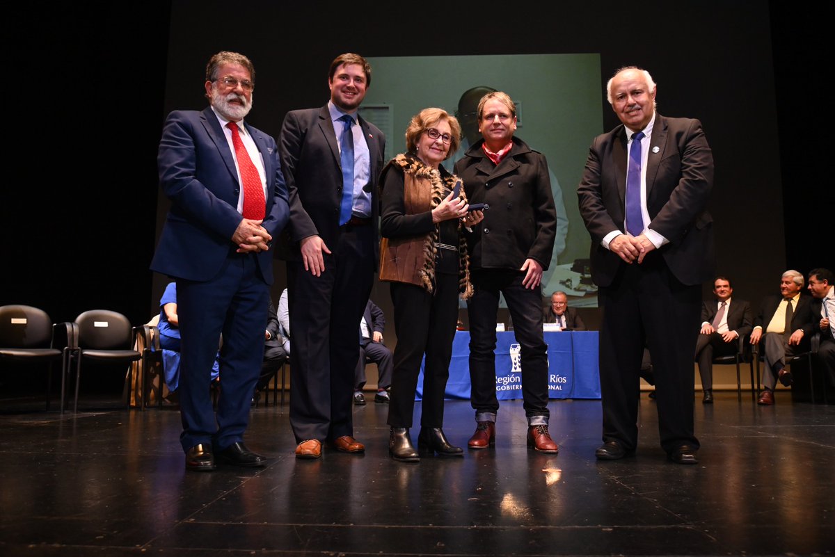HECTOR PACHECO CORE (DC). PTE NACIONAL ANCORE. (@hectorpachecor) on Twitter photo <a href="/corelosrios/">CoreLosRíos</a> en sesión Extraordinaria del día 2.10 en el Teatro Cervantes se celebro los 16 Años de la creación de nuestra Region. Cómo es tradición en esta ceremonia se entregaron distinciones del Consejo Regional y Gobernador <a href="/LuisCuvertinoG/">Luis Cuvertino Gómez</a>
<a href="/Agorechi/">AGORECHI Gobernadores y Gobernadoras Regionales</a>
<a href="/AncoreChile1/">AncoreChile</a> <a href="/biobio/">BioBioChile</a> <a href="/corelosrios/">CoreLosRíos</a> en sesión Extraordinaria del día 2.10 en el Teatro Cervantes se celebro los 16 Años de la creación de nuestra Region. Cómo es tradición en esta ceremonia se entregaron distinciones del Consejo Regional y Gobernador <a href="/LuisCuvertinoG/">Luis Cuvertino Gómez</a>
<a href="/Agorechi/">AGORECHI Gobernadores y Gobernadoras Regionales</a>
<a href="/AncoreChile1/">AncoreChile</a> <a href="/biobio/">BioBioChile</a>