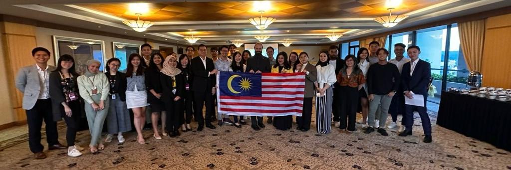 UKinMalaysia's tweet image. 14 🇲🇾 Malaysians will be among the hundreds of young leaders #sharing, #networking, #innovating and #learning about our 🌍 biggest social challenges at @OneYoungWorld in 🇬🇧#Belfast.

They will be joined by @takterqyira as a #OYW2023 Campaigner of the Year!