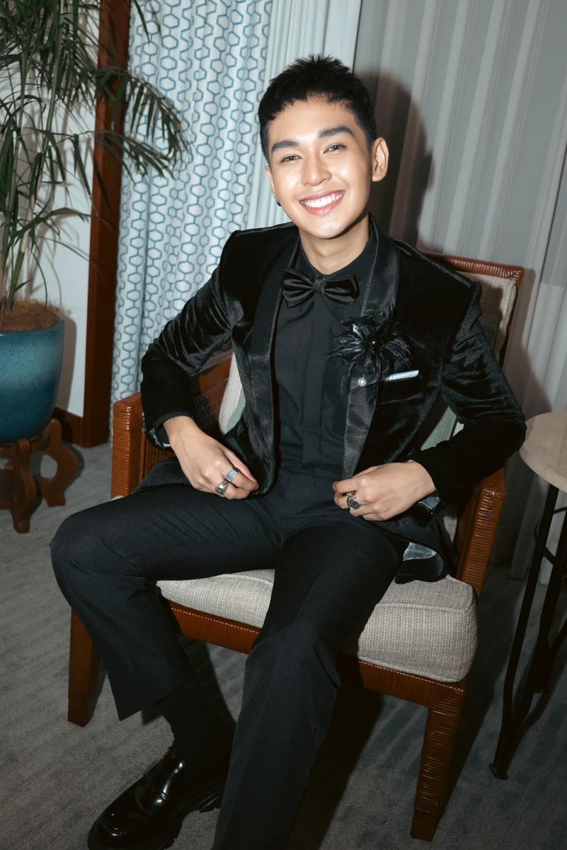 PolarisABSCBN's tweet image. REIVEN UMALI ✨

WATCH THE #ABSCBNBallRedCarpet2023 here: 
youtu.be/9sVU5dwcFz4


#ABSCBNBall2023
#ABSCBNBall2023Moments