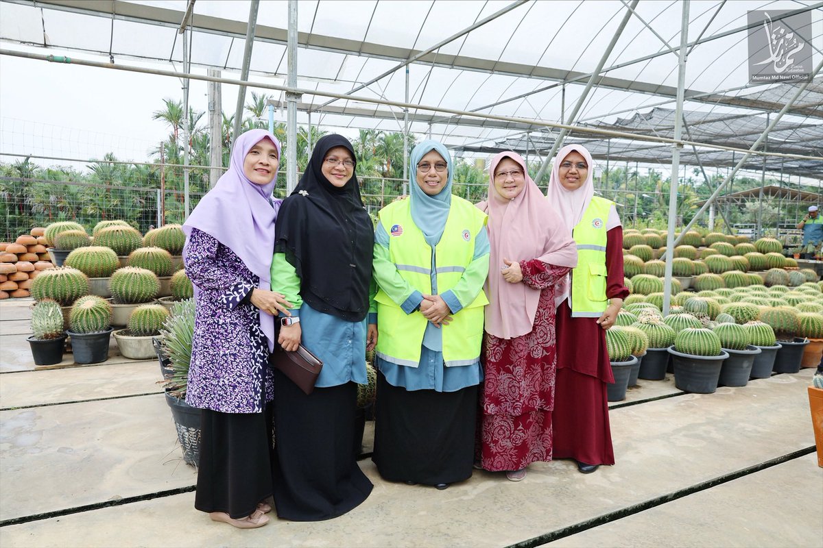 officialmumtaz's tweet photo. Lawatan Kerja dan Dialog Khidmat Malaysia ke Sungai Golok (Amalan Terbaik Pengurusan Kebajikan Bencana)
#kelantan #parlimenmalaysia #wanitamalaysia #tumpatsejahtera #MembangunBersamaIslam #kaktazparlimentumpat #mumtazmdnawi #thailand #sungaikolok #kebajikan #khidmatmalaysia #ngo https://t.co/JpcnU39XE3
