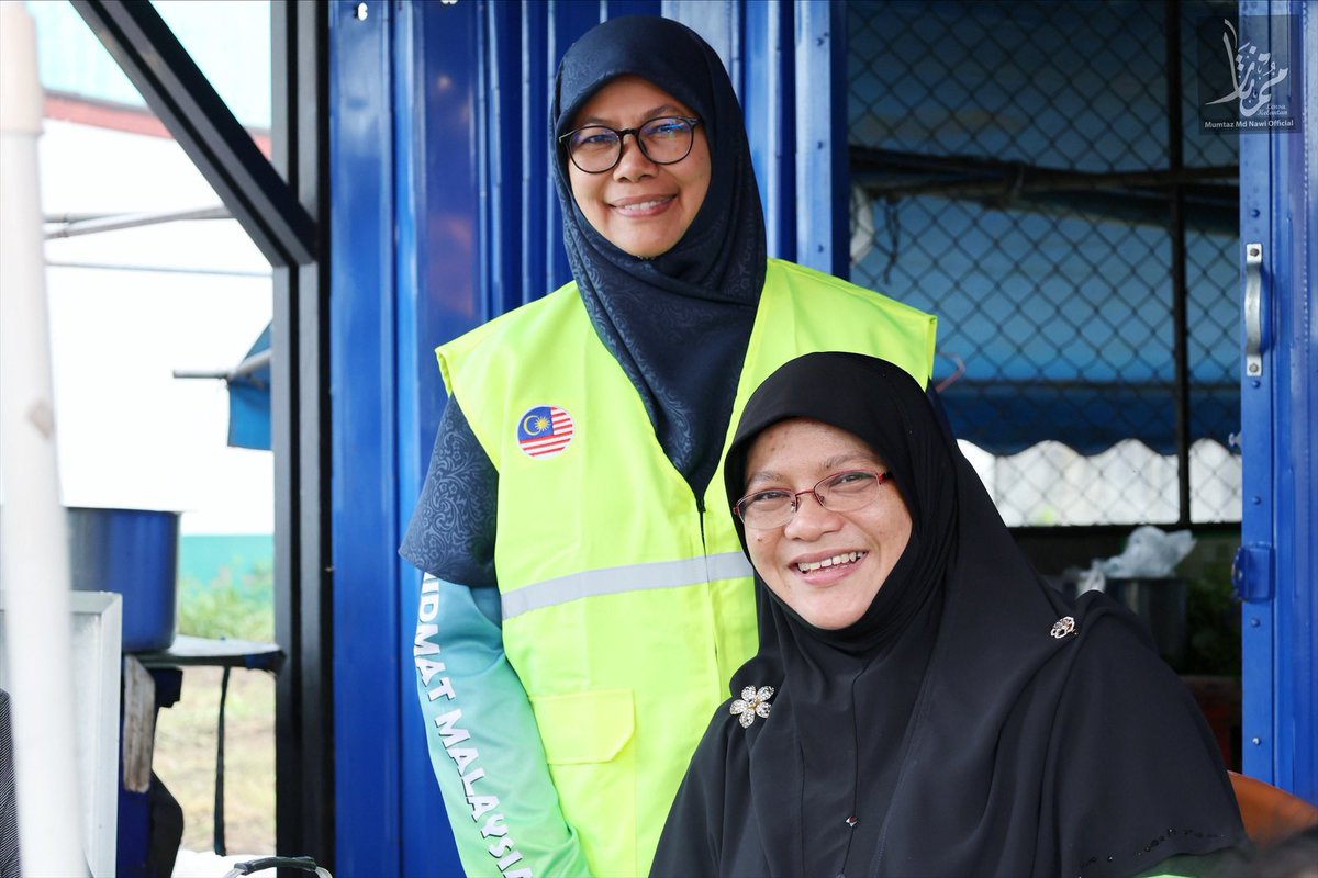 officialmumtaz's tweet photo. Lawatan Kerja dan Dialog Khidmat Malaysia ke Sungai Golok (Amalan Terbaik Pengurusan Kebajikan Bencana)
#kelantan #parlimenmalaysia #wanitamalaysia #tumpatsejahtera #MembangunBersamaIslam #kaktazparlimentumpat #mumtazmdnawi #thailand #sungaikolok #kebajikan #khidmatmalaysia #ngo https://t.co/JpcnU39XE3