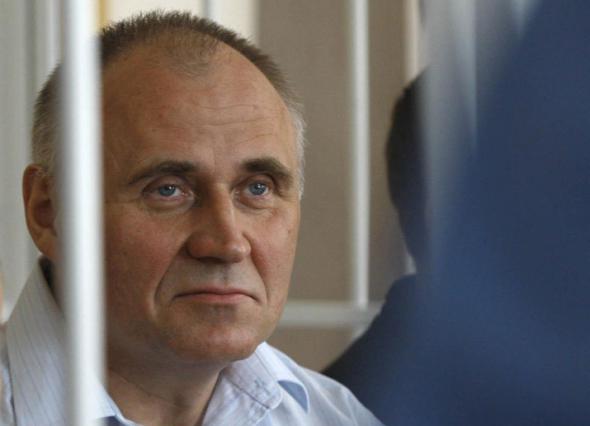 BelDiasporaAT's tweet photo. ⚡️Seit 232 Tagen, fast 8 Mon. gibt es keine Info mehr ü. den Verbleib & das Wohlergehen des politischen Gefangenen Mikalai #Statkevich.
Lt. seiner Frau Marina Adamovich dürfen weder sie noch sein Anwalt Mikalai in Haft sehen.
Politiker Statkevich wurde zu 14J. Haft verurteilt. https://t.co/lLMk2qL0w3