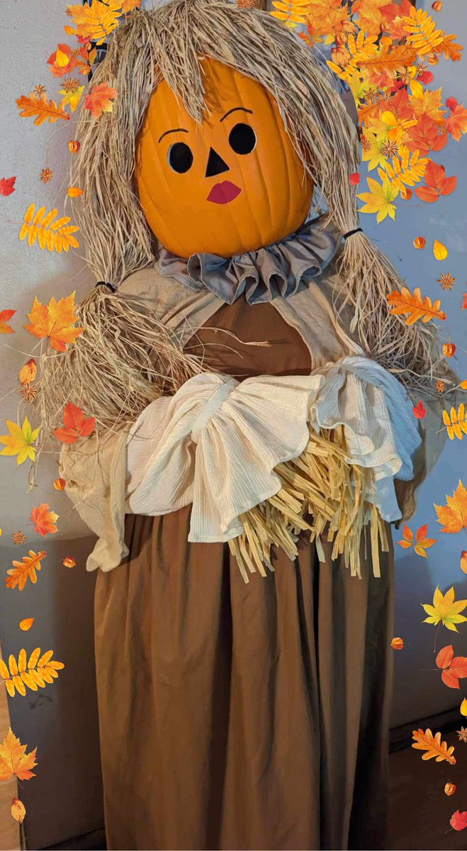 patchworkpuppet's tweet photo. “Aren’t you a little early?”

Dress is done!! https://t.co/63UjcEGv6r