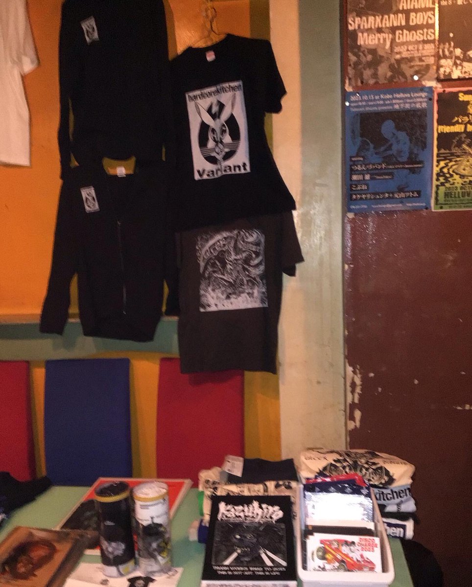 HCK078's tweet photo. ありがとう〜
へラバラウンジ!
Special thanxxx!
Helluva Lounge
Autoroll
Offend
Disturd
TUSKS
BLONDnewHALF
CONVULSIF «CHE»
kuragali
……and You!!!
#autroll
#tusksjapan
#offend
#disturd
#blondnewhalf
#convulsif
#kuragali
#hardcorekitchen
#HelluvaLounge https://t.co/I9t2nrpLBV