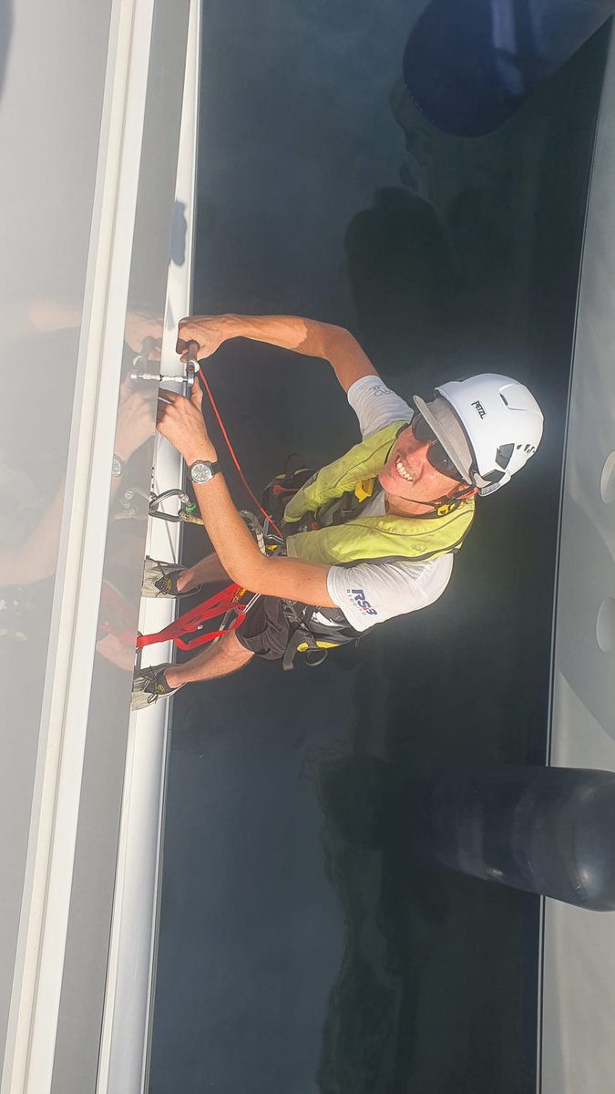 RSBRigging's tweet image. The load testing team were recently commissioned by M/Y Callisto to repair and test her Harken Access Rail Systeem and complete the load test of the aft passerelle.

Please contact loadtesting@rsb-rigging.com

#loadtest #yachtloadtest #yachtropes #loadtestingpalma