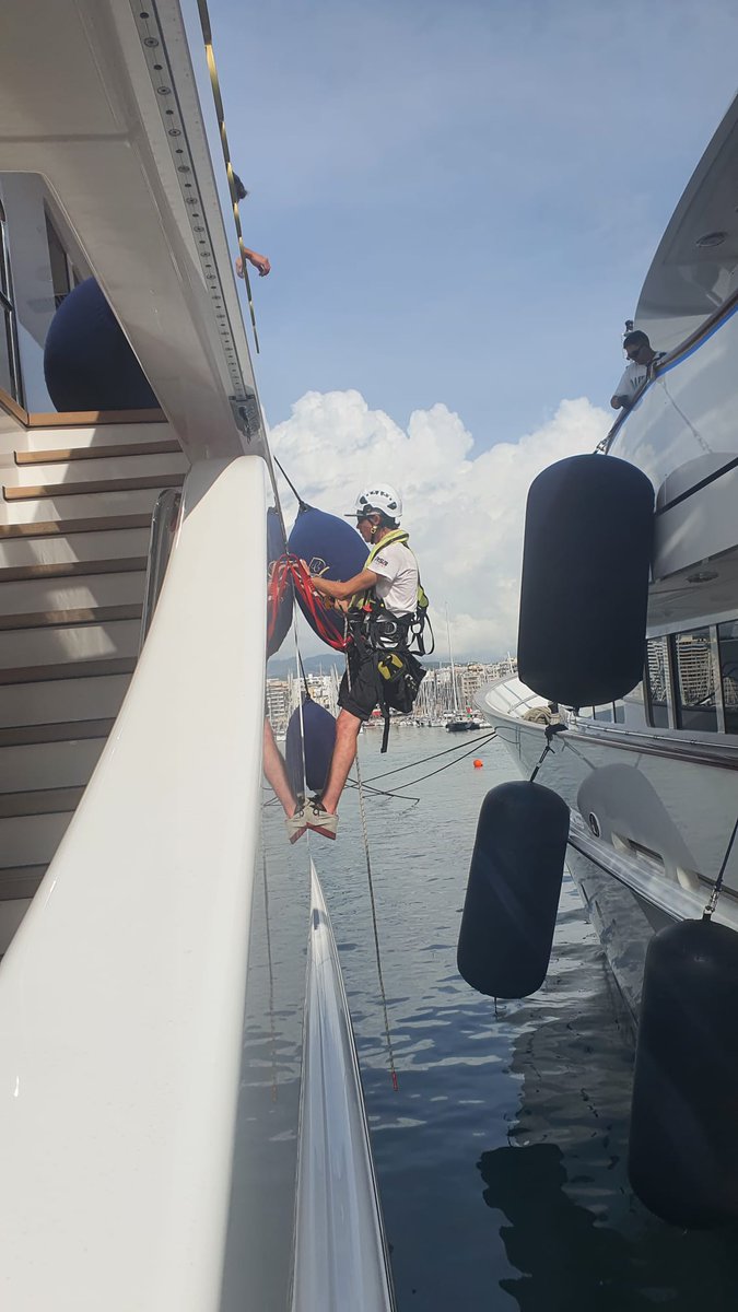 RSBRigging's tweet image. The load testing team were recently commissioned by M/Y Callisto to repair and test her Harken Access Rail Systeem and complete the load test of the aft passerelle.

Please contact loadtesting@rsb-rigging.com

#loadtest #yachtloadtest #yachtropes #loadtestingpalma
