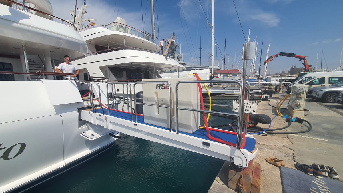 RSBRigging's tweet image. The load testing team were recently commissioned by M/Y Callisto to repair and test her Harken Access Rail Systeem and complete the load test of the aft passerelle.

Please contact loadtesting@rsb-rigging.com

#loadtest #yachtloadtest #yachtropes #loadtestingpalma