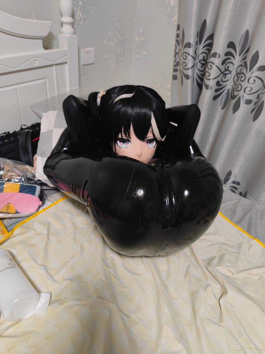 404Nicht191's tweet photo. 记录下第一次穿胶
暴汗……可以减肥了……
#kigurumi #latex https://t.co/sl5nletp5v