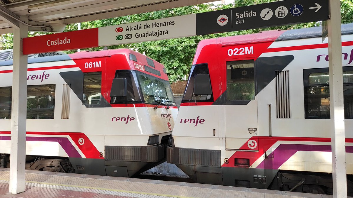 Buenos días. Suscríbete a nuestro sistema de avisos personalizados y recibe información en tiempo real🕖 sobre el estado de la circulación de los trenes de Cercanías.🚅 bit.ly/2FFBRuR (Muchas gracias por la fotografía, @danigm_1999).