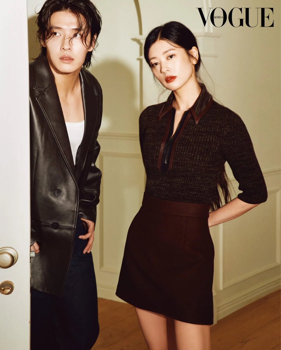 VogueKorea's tweet photo. 저편의 강하늘과 이편의 정소민은 

우리가 이어폰을 한쪽씩 나눠 끼고 같은 볼륨을 듣던 날. 그 시절의 얼굴인 강하늘과 정소민, 영화 <30일>에서 재회하다.

▶️ https://t.co/DgMDnJ5gEX https://t.co/xckrCq7XTR