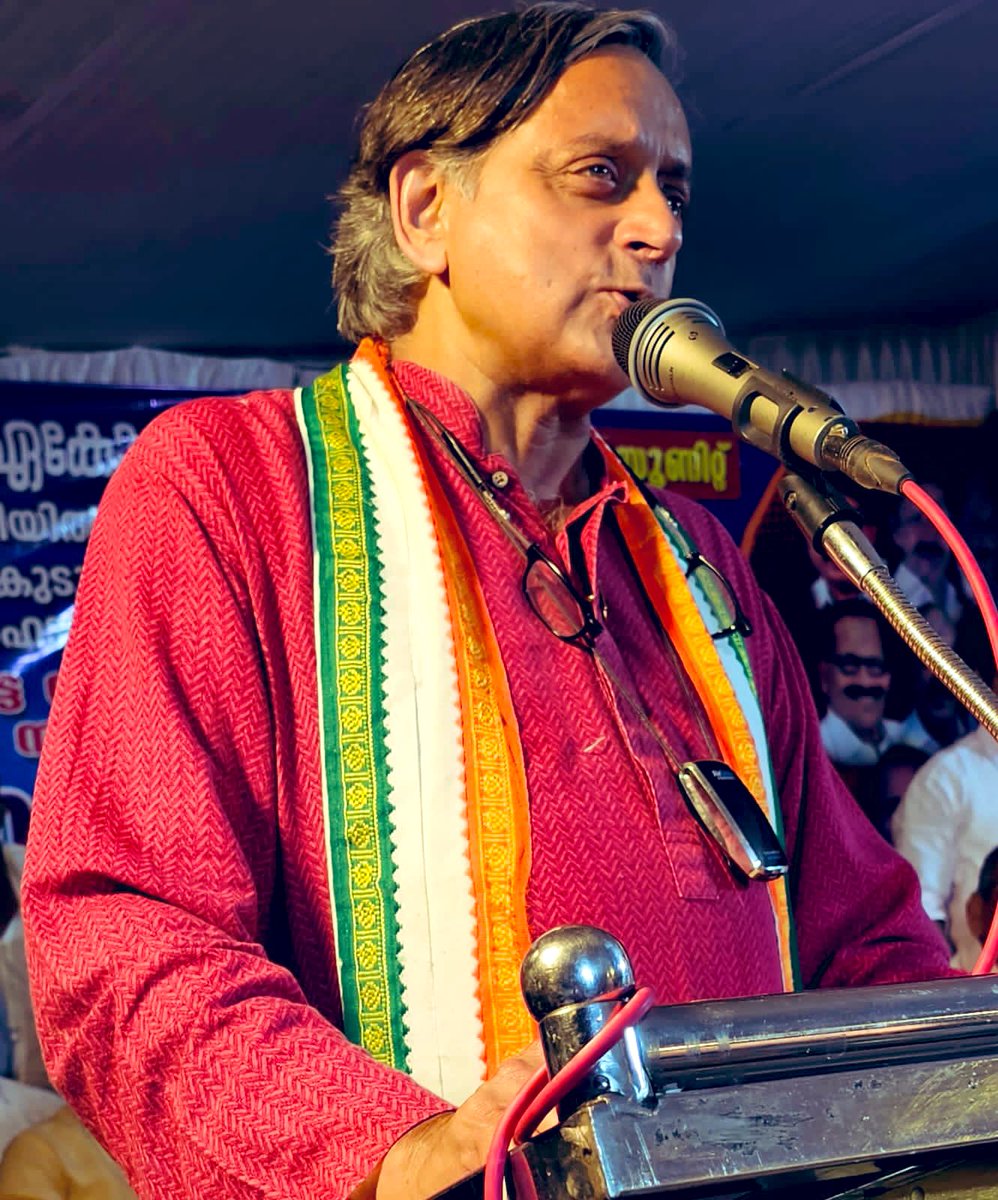 Inaugurated and addressed the annual meeting of the KVVES East Fort unit.  The Kerala Vyapari Vyavasayi Ekopana Samithi is one of the most effective  bodies of local merchants and traders., image size:998x1200