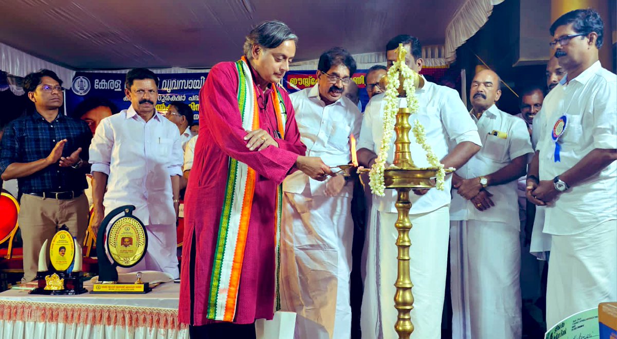 Inaugurated and addressed the annual meeting of the KVVES East Fort unit.  The Kerala Vyapari Vyavasayi Ekopana Samithi is one of the most effective  bodies of local merchants and traders., image size:1200x659