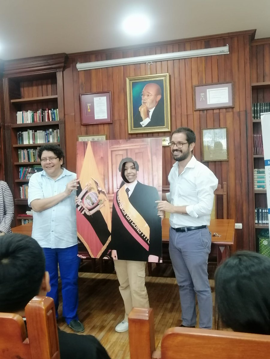 PoliticasUg's tweet photo. Lindo y memorable primer día de clases.

Visitamos la biblioteca patrimonial Pino Rubira; recorrimos la historia a través del mural de @UGJURIS; nos reunimos en el ágora cívica democrática de la @UdeGuayaquil y los estudiantes dieron sus discursos como futuros presidentes del 🇪🇨. https://t.co/OkjDRG9Isz