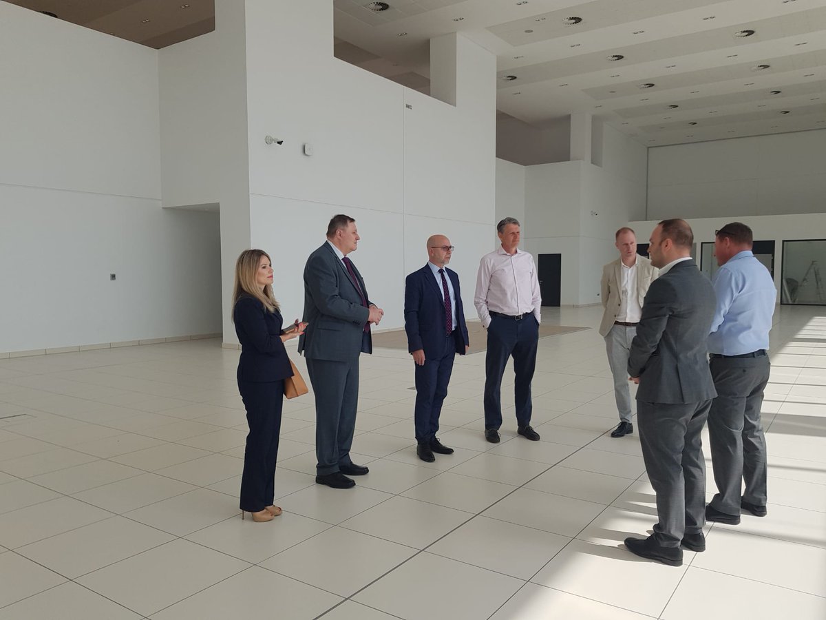 CzechEmbKuwait's tweet photo. Czech MFA' State Secretary Mr. Radek Rubeš visited the future digitized Škoda showroom in 🇰🇼 Kuwait City @skodacz. The new representative of #Behbehani Motors Company managed to increase the sales of 🇨🇿 cars by 400% in just 2 years on the market. https://t.co/VAmvIIsvMX