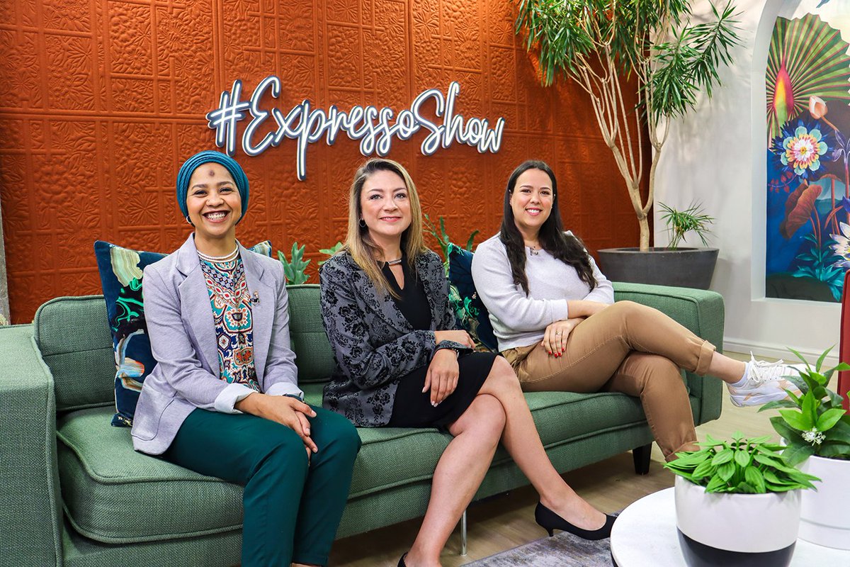 expressoshow's tweet photo. In this day and age with hybrid and remote work situations, building strong connections with your colleagues can be challenging.
Join our #ChooseSoft conversation with @BICSAShavers and let us know how you created meaningful human connections at your workplace? #ExpressoShow https://t.co/vkpApx9MWX